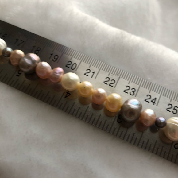 Freshwater and potato multicolored pearl beaded bracelet handmade - Picture 7 of 8